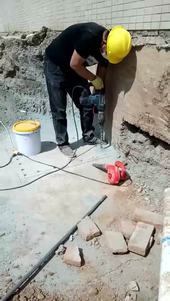 卢龙新旧混凝土植筋连接加固